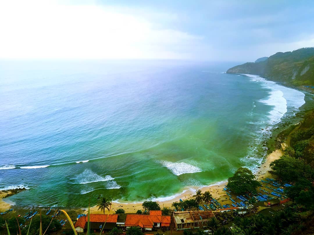 Aktivitas di Pantai Menganti