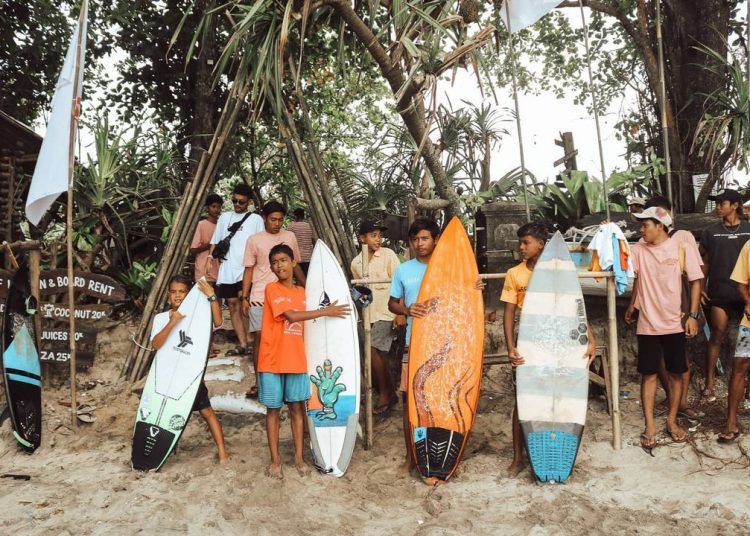 Aktivitas di Pantai Pandan Carita