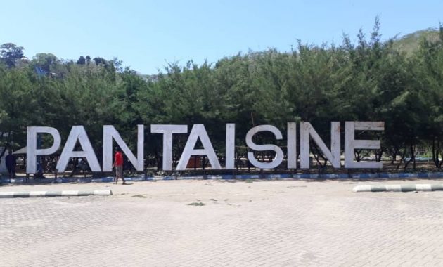 Aktivitas di Pantai Sine