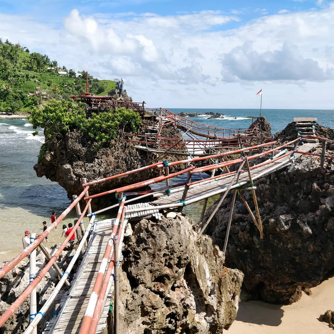 Aktivitas di Pantai Siung