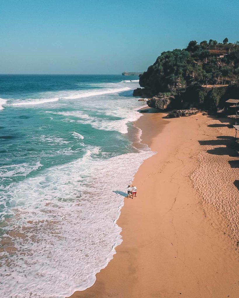 Daya Tarik Pantai Watu Lawang