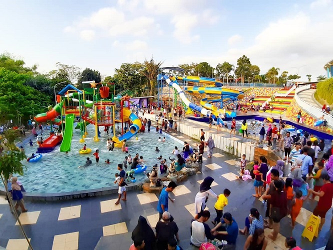 kolam renang sindu kusuma edupark