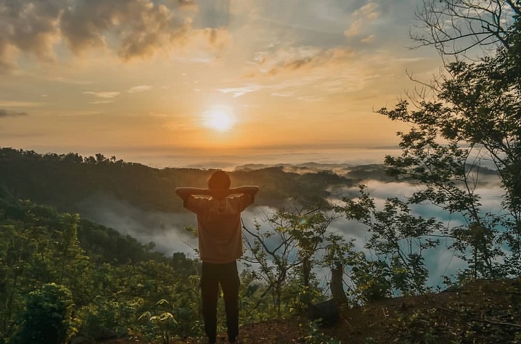 sunset kebun buah mangunan